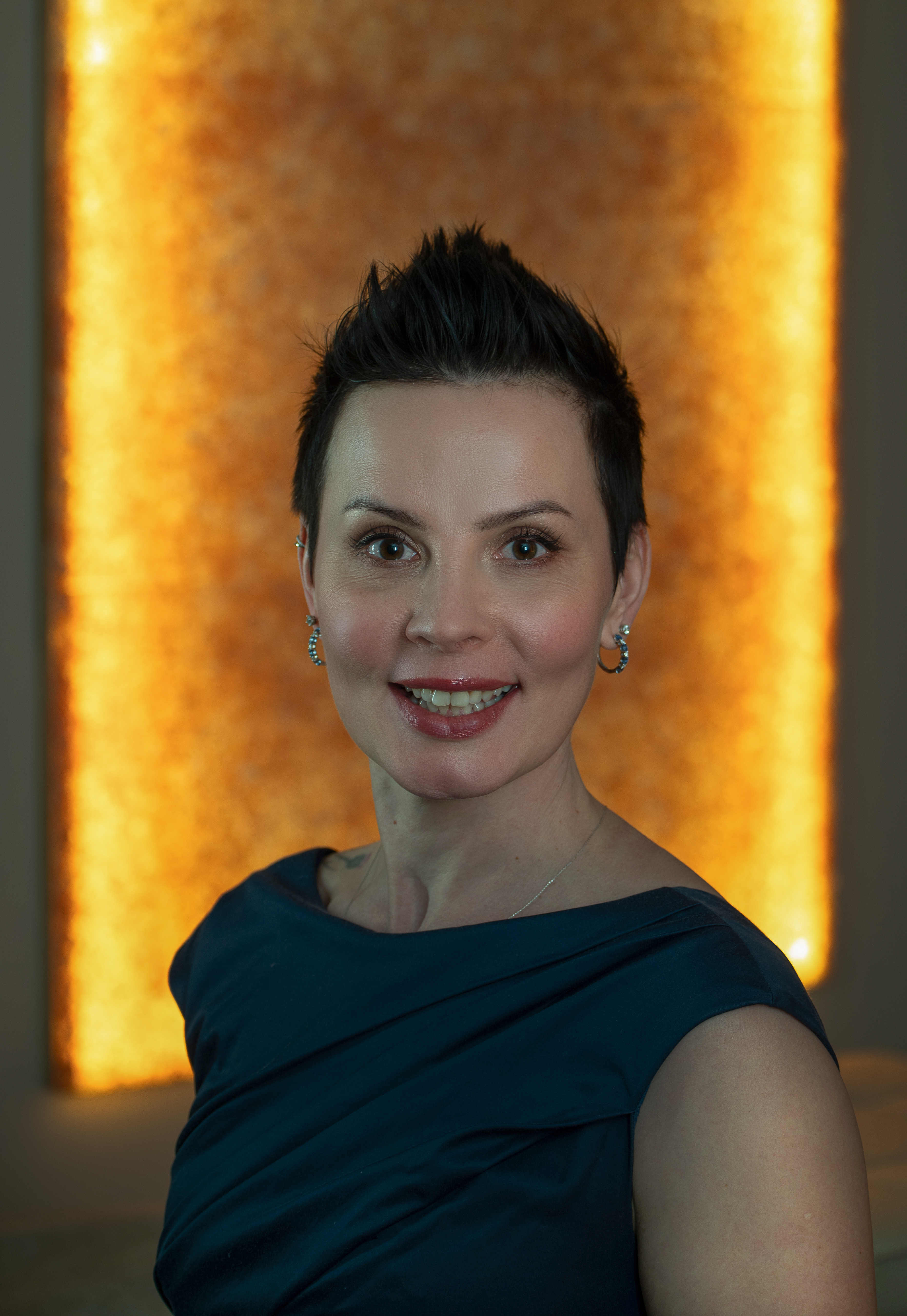 Dasha Grankina serving tea to a guest at Bodhi Salt Center